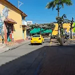 Cr-4 Habitacion Triple En Getsemani Con Desayuno Y Wifi
